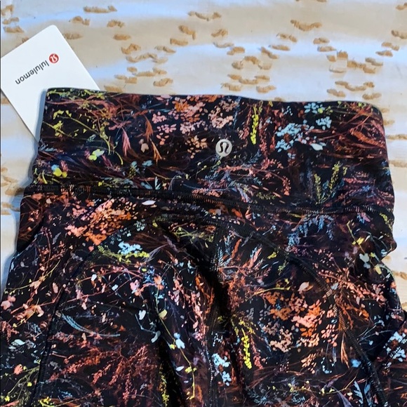 Lululemon Invigorate High Rise Tight 25” w/pockets - Picture 6 of 7